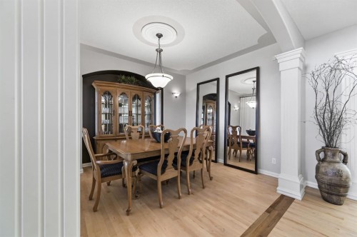 1458 Strathcona Drive Sw, Calgary, AB - Indoor Photo Showing Dining Room