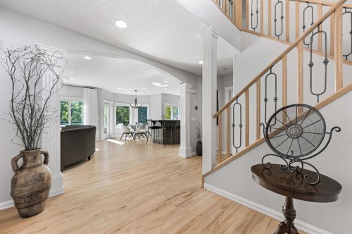 1458 Strathcona Drive Sw, Calgary, AB - Indoor Photo Showing Other Room