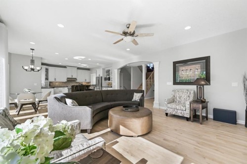 1458 Strathcona Drive Sw, Calgary, AB - Indoor Photo Showing Living Room