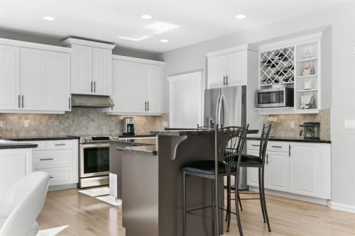 1458 Strathcona Drive Sw, Calgary, AB - Indoor Photo Showing Kitchen With Upgraded Kitchen