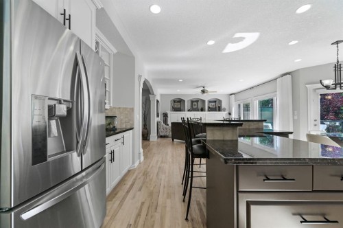 1458 Strathcona Drive Sw, Calgary, AB - Indoor Photo Showing Kitchen With Upgraded Kitchen