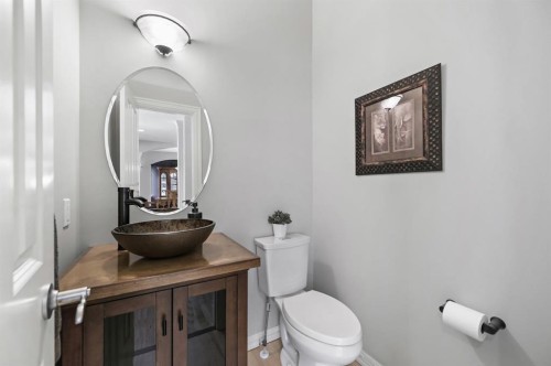 1458 Strathcona Drive Sw, Calgary, AB - Indoor Photo Showing Bathroom