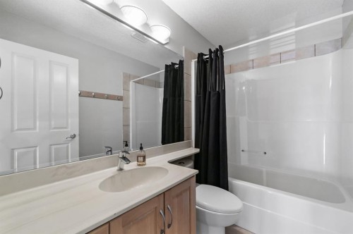 1458 Strathcona Drive Sw, Calgary, AB - Indoor Photo Showing Bathroom
