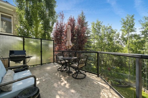 1458 Strathcona Drive Sw, Calgary, AB - Outdoor With Exterior