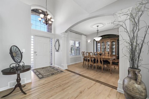 1458 Strathcona Drive Sw, Calgary, AB - Indoor Photo Showing Other Room