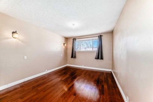 7139 18 Street Se, Calgary, AB - Indoor Photo Showing Other Room