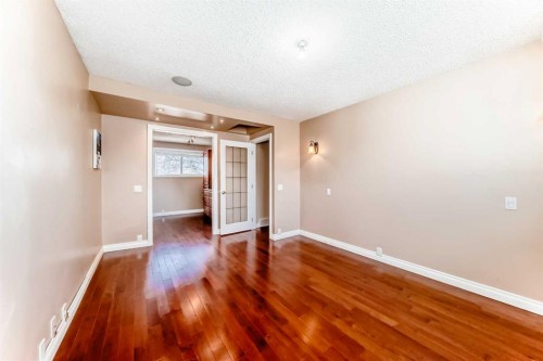 7139 18 Street Se, Calgary, AB - Indoor Photo Showing Other Room