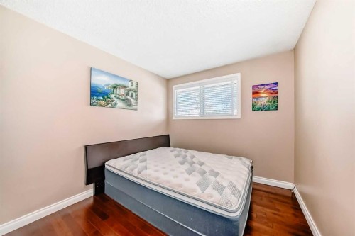 7139 18 Street Se, Calgary, AB - Indoor Photo Showing Bedroom