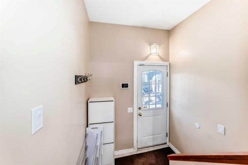 7139 18 Street Se, Calgary, AB - Indoor Photo Showing Other Room