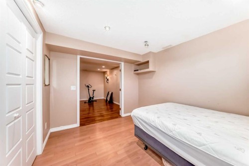 7139 18 Street Se, Calgary, AB - Indoor Photo Showing Bedroom