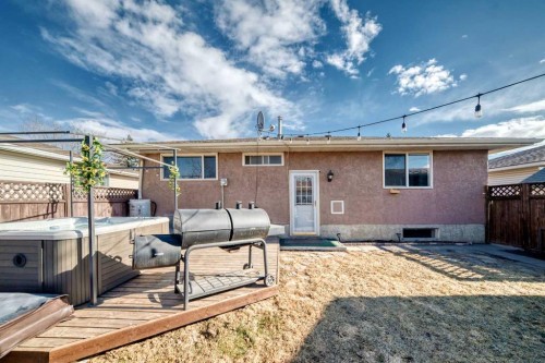 7139 18 Street Se, Calgary, AB - Outdoor With Exterior