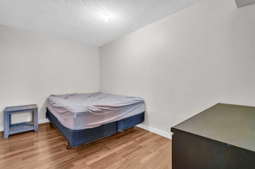 2046 33 Street Se, Calgary, AB - Indoor Photo Showing Bedroom