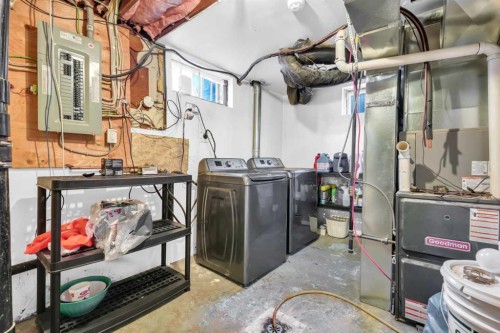 2046 33 Street Se, Calgary, AB - Indoor Photo Showing Laundry Room