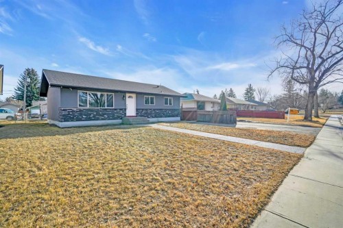 2046 33 Street Se, Calgary, AB - Outdoor
