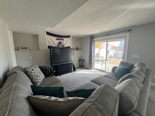 200 Hawkbury Close Nw, Calgary, AB - Indoor Photo Showing Living Room