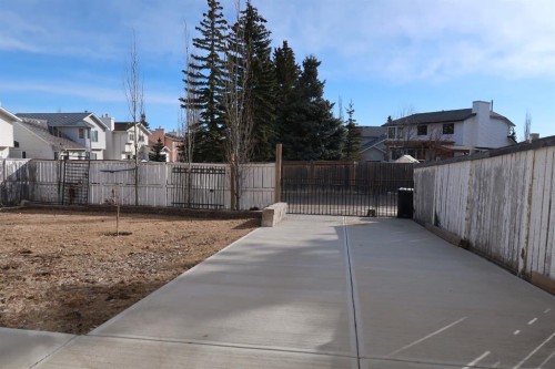 200 Hawkbury Close Nw, Calgary, AB - Outdoor