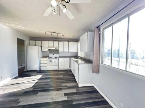 83 Falshire Way Ne, Calgary, AB - Indoor Photo Showing Kitchen