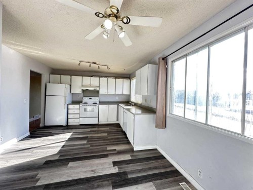 83 Falshire Way Ne, Calgary, AB - Indoor Photo Showing Kitchen