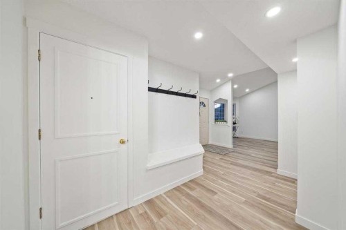 16 Sandringham Close Nw, Calgary, AB - Indoor Photo Showing Other Room