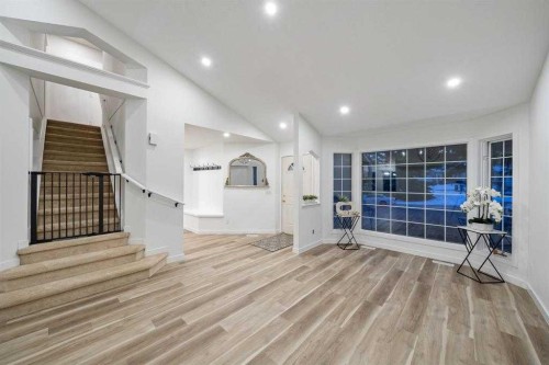16 Sandringham Close Nw, Calgary, AB - Indoor Photo Showing Other Room