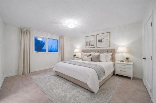 16 Sandringham Close Nw, Calgary, AB - Indoor Photo Showing Bedroom