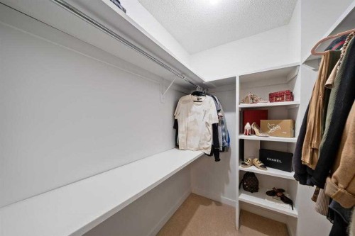 16 Sandringham Close Nw, Calgary, AB - Indoor With Storage