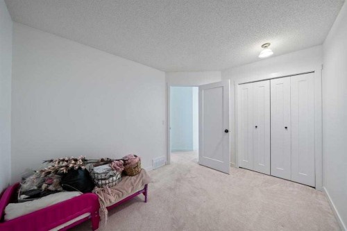 16 Sandringham Close Nw, Calgary, AB - Indoor