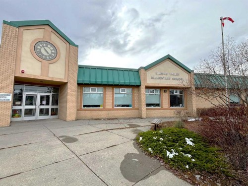 16 Sandringham Close Nw, Calgary, AB - Outdoor