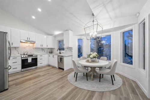 16 Sandringham Close Nw, Calgary, AB - Indoor