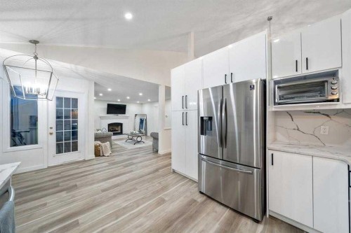16 Sandringham Close Nw, Calgary, AB - Indoor Photo Showing Kitchen With Stainless Steel Kitchen