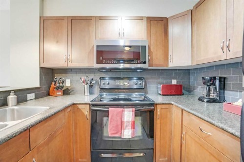 102-121 Kananaskis Way, Canmore, AB - Indoor Photo Showing Kitchen
