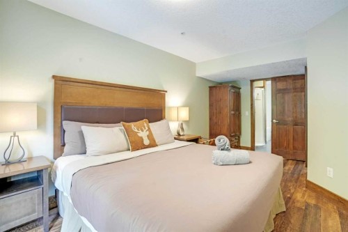 102-121 Kananaskis Way, Canmore, AB - Indoor Photo Showing Bedroom