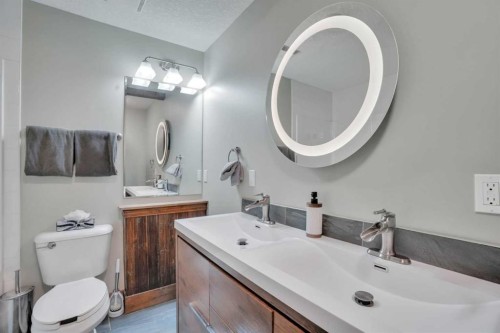102-121 Kananaskis Way, Canmore, AB - Indoor Photo Showing Bathroom
