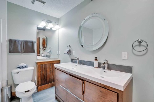 102-121 Kananaskis Way, Canmore, AB - Indoor Photo Showing Bathroom