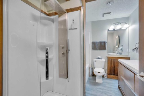 102-121 Kananaskis Way, Canmore, AB - Indoor Photo Showing Bathroom
