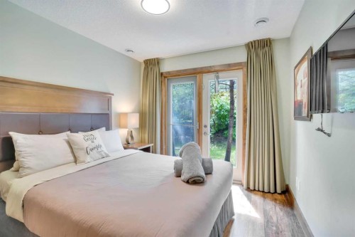 102-121 Kananaskis Way, Canmore, AB - Indoor Photo Showing Bedroom