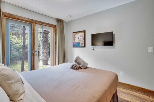 102-121 Kananaskis Way, Canmore, AB - Indoor Photo Showing Bedroom