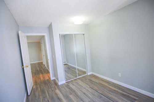202-5202 Valleyview Park Se, Calgary, AB - Indoor Photo Showing Other Room