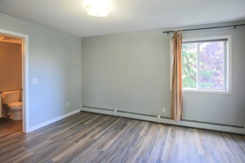 202-5202 Valleyview Park Se, Calgary, AB - Indoor Photo Showing Other Room