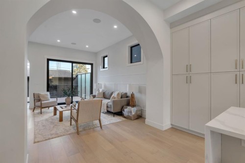 1904 48 Avenue Sw, Calgary, AB - Indoor Photo Showing Other Room