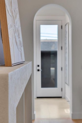 1904 48 Avenue Sw, Calgary, AB - Indoor Photo Showing Other Room