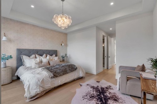 1904 48 Avenue Sw, Calgary, AB - Indoor Photo Showing Bedroom