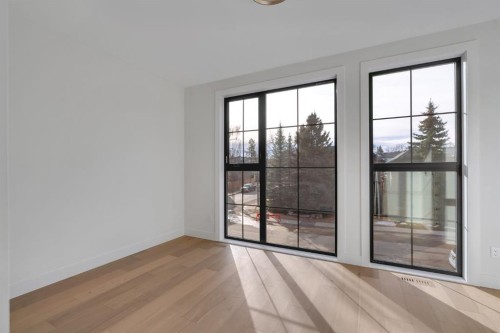 1904 48 Avenue Sw, Calgary, AB - Indoor Photo Showing Other Room