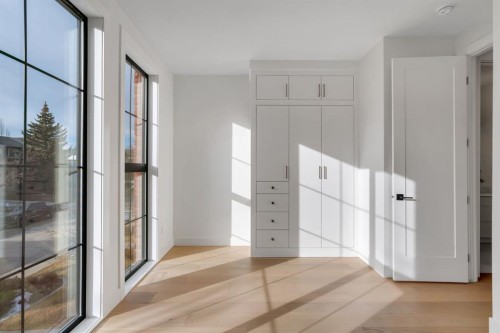 1904 48 Avenue Sw, Calgary, AB - Indoor Photo Showing Other Room