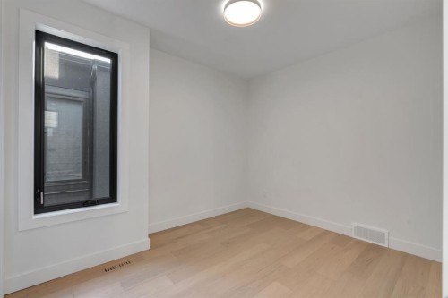 1904 48 Avenue Sw, Calgary, AB - Indoor Photo Showing Other Room