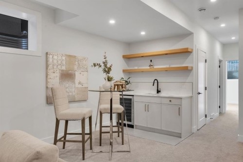 1904 48 Avenue Sw, Calgary, AB - Indoor Photo Showing Other Room