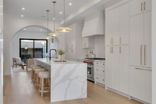 1904 48 Avenue Sw, Calgary, AB - Indoor Photo Showing Kitchen With Upgraded Kitchen