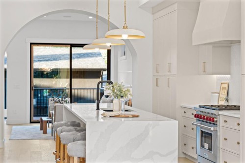 1904 48 Avenue Sw, Calgary, AB - Indoor