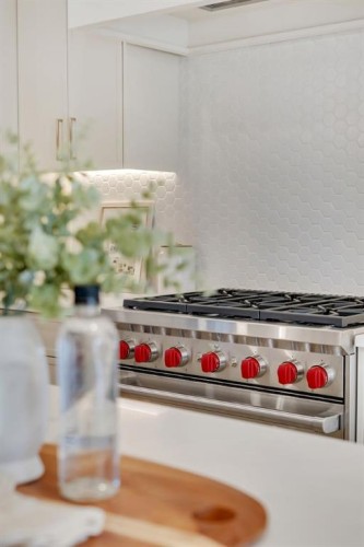 1904 48 Avenue Sw, Calgary, AB - Indoor Photo Showing Kitchen