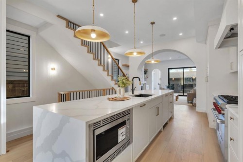 1904 48 Avenue Sw, Calgary, AB - Indoor Photo Showing Kitchen With Upgraded Kitchen